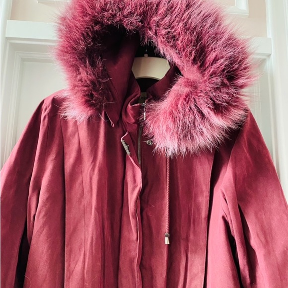 ST JOHNS PLUS SIZE 1X WINTER COAT WITH FUR HOOD. VERY WARM! - Picture 2 of 5